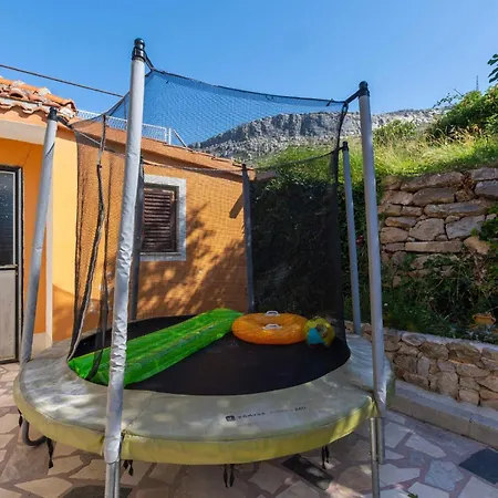 Hébergement de vacances In With Outdoor Swimming Pool