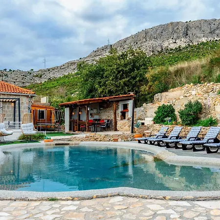 Vakantiehuis In With Outdoor Swimming Pool