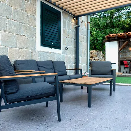 In With Outdoor Swimming Pool Hébergement de vacances *